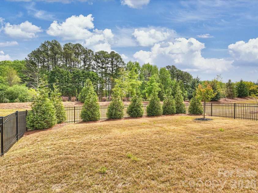 10404 Superb Lane, Charlotte, NC 28215.  MLS# CAR4365905, YatesRealty ID 10520. Back yard