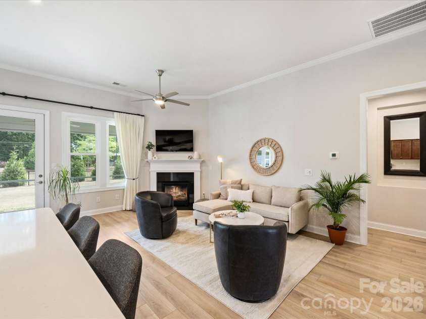 10404 Superb Lane, Charlotte, NC 28215.  MLS# CAR4365905, YatesRealty ID 10520. Open living with fireplace