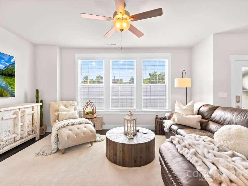 546 Amalfi Drive, Davidson, NC 28036.  MLS# CAR4285038, YatesRealty ID 10521. 