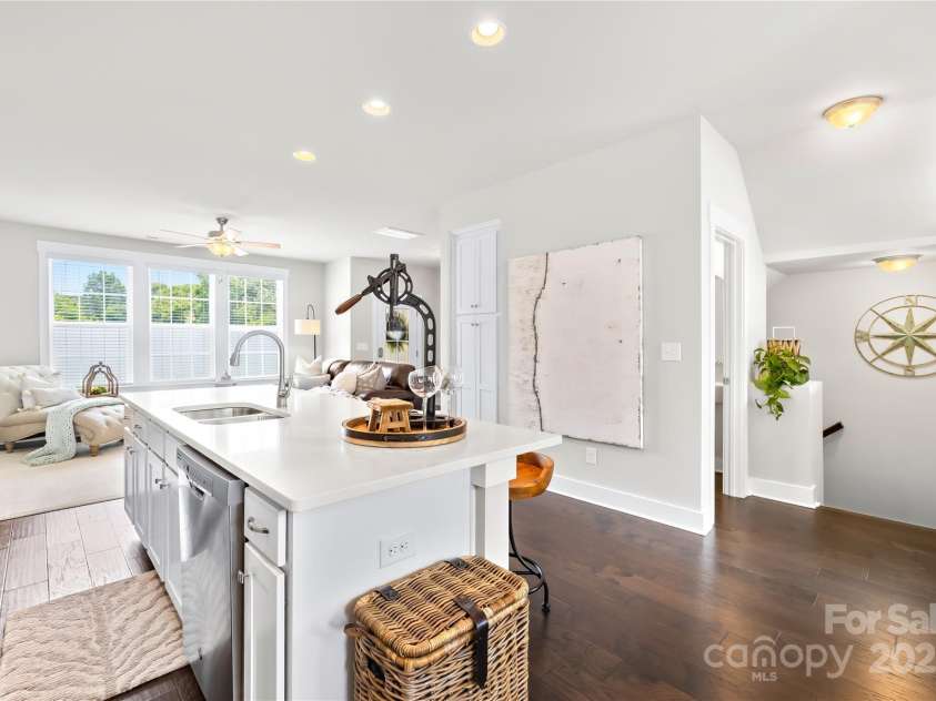 546 Amalfi Drive, Davidson, NC 28036.  MLS# CAR4285038, YatesRealty ID 10521. 