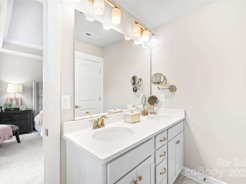 546 Amalfi Drive, Davidson, NC 28036.  MLS# CAR4285038, YatesRealty ID 10521. 