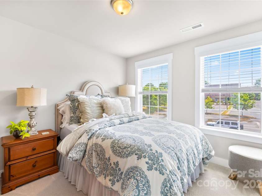 546 Amalfi Drive, Davidson, NC 28036.  MLS# CAR4285038, YatesRealty ID 10521. 