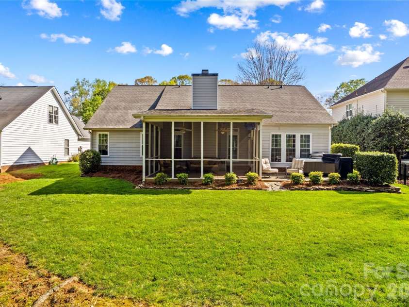 13312 Fremington Road, Huntersville, NC 28078.  MLS# CAR4363449, YatesRealty ID 10524. Flat backyard with lush green grass maintained using the in-ground irrigation system.