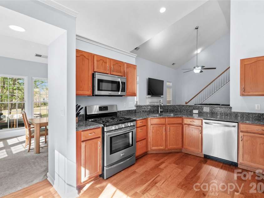 13312 Fremington Road, Huntersville, NC 28078.  MLS# CAR4363449, YatesRealty ID 10524. Kitchen features granite counters, gas range, stainless appliances.