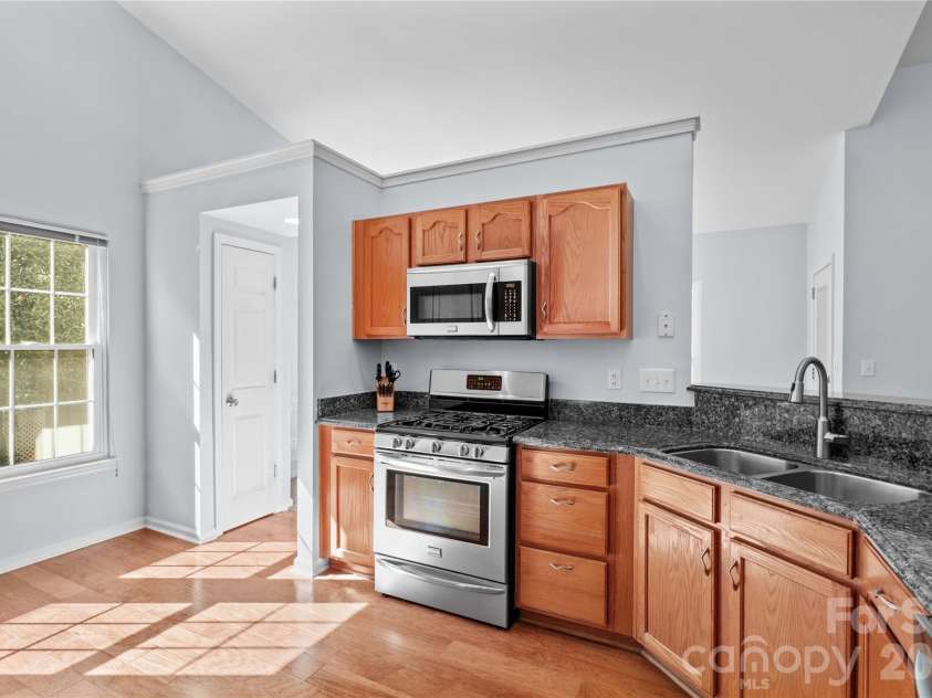 13312 Fremington Road, Huntersville, NC 28078.  MLS# CAR4363449, YatesRealty ID 10524. Open kitchen has space for a breakfast area.