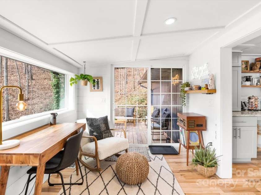 315 Bear Cove Road, Bryson City, NC 28713.  MLS# CAR4196770, YatesRealty ID 10524. 