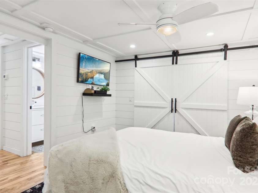 315 Bear Cove Road, Bryson City, NC 28713.  MLS# CAR4196770, YatesRealty ID 10524. 