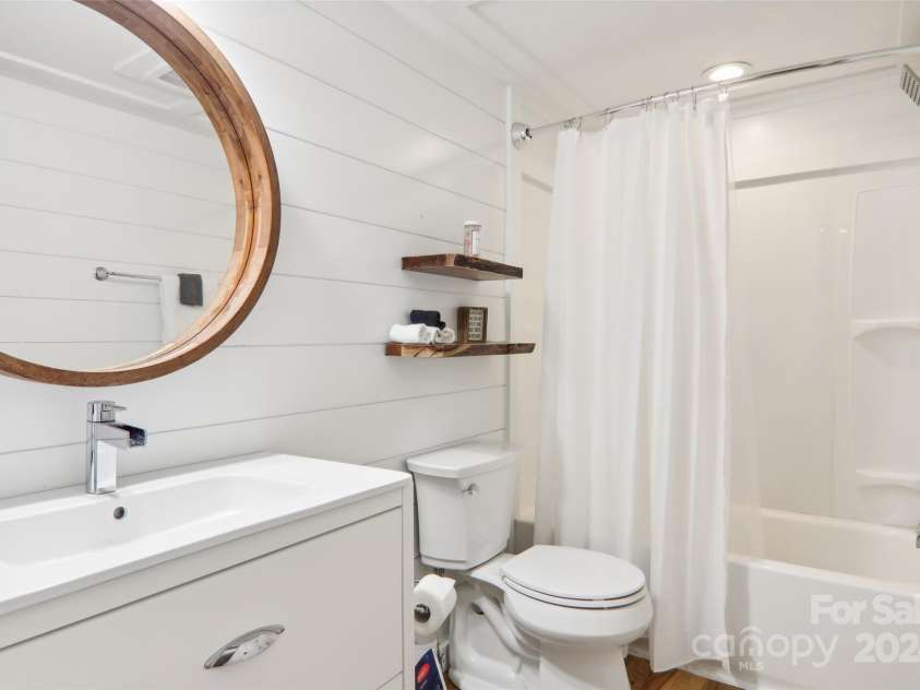 315 Bear Cove Road, Bryson City, NC 28713.  MLS# CAR4196770, YatesRealty ID 10524. 