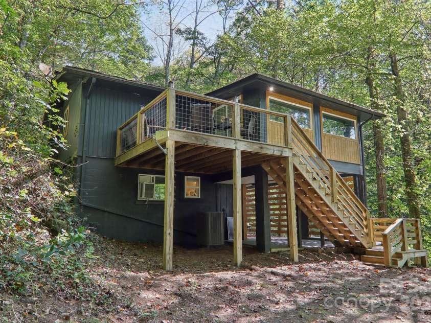 315 Bear Cove Road, Bryson City, NC 28713.  MLS# CAR4196770, YatesRealty ID 10524. 