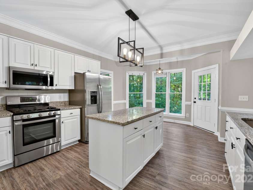 9238 Heritage Woods Place, Charlotte, NC 28269.  MLS# CAR4298360, YatesRealty ID 10525. 