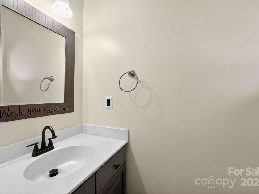 9238 Heritage Woods Place, Charlotte, NC 28269.  MLS# CAR4298360, YatesRealty ID 10525. 