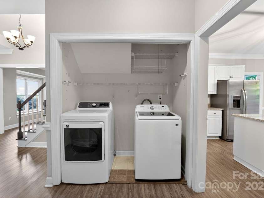 9238 Heritage Woods Place, Charlotte, NC 28269.  MLS# CAR4298360, YatesRealty ID 10525. 