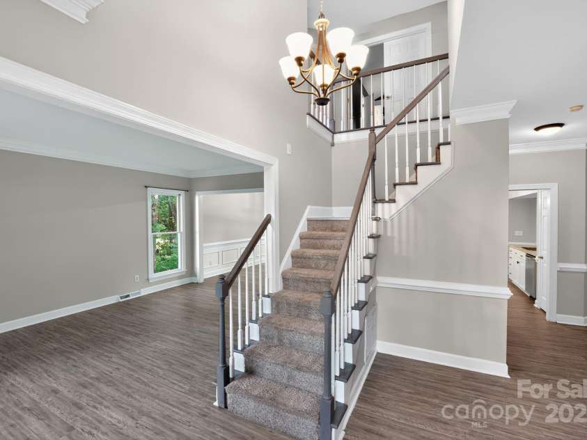 9238 Heritage Woods Place, Charlotte, NC 28269.  MLS# CAR4298360, YatesRealty ID 10525. Open Foyer