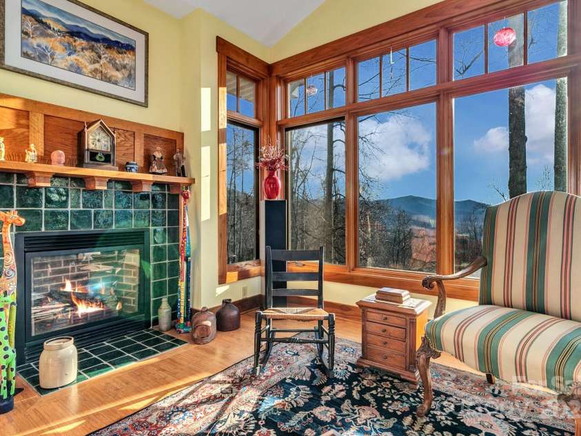 322 Crestview Drive, Black Mountain, NC 28711.  MLS# CAR4228578, YatesRealty ID 10526. 