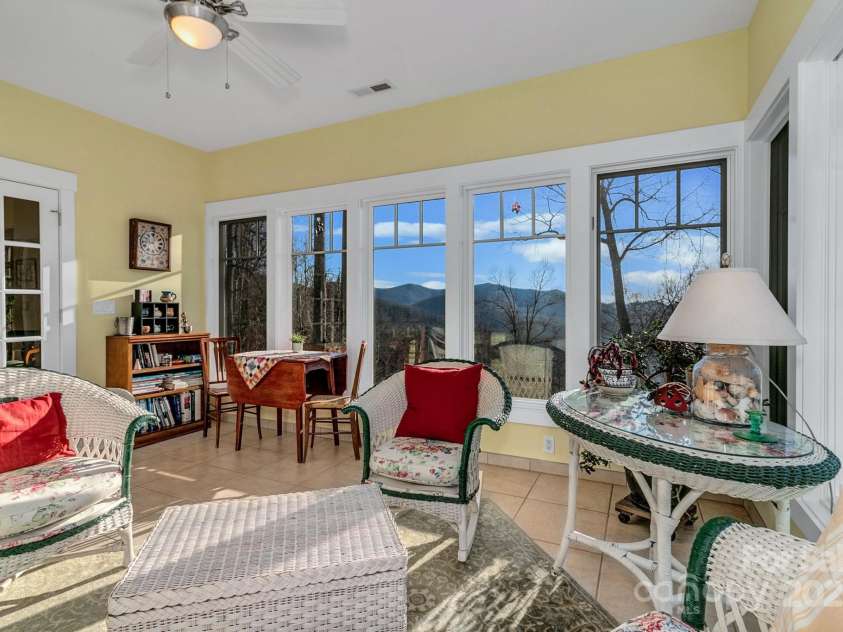 322 Crestview Drive, Black Mountain, NC 28711.  MLS# CAR4228578, YatesRealty ID 10526. 