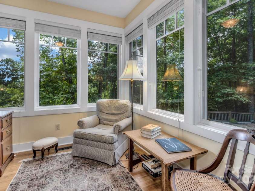 322 Crestview Drive, Black Mountain, NC 28711.  MLS# CAR4228578, YatesRealty ID 10526. 