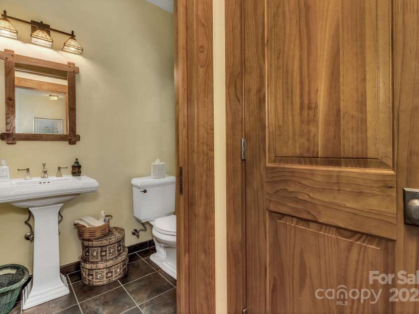 322 Crestview Drive, Black Mountain, NC 28711.  MLS# CAR4228578, YatesRealty ID 10526. 