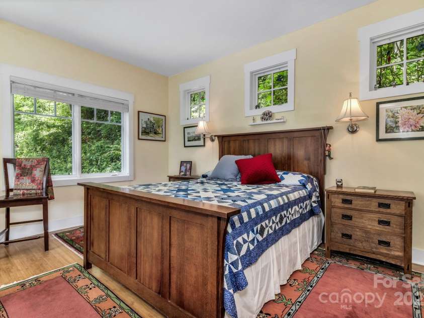 322 Crestview Drive, Black Mountain, NC 28711.  MLS# CAR4228578, YatesRealty ID 10526. 