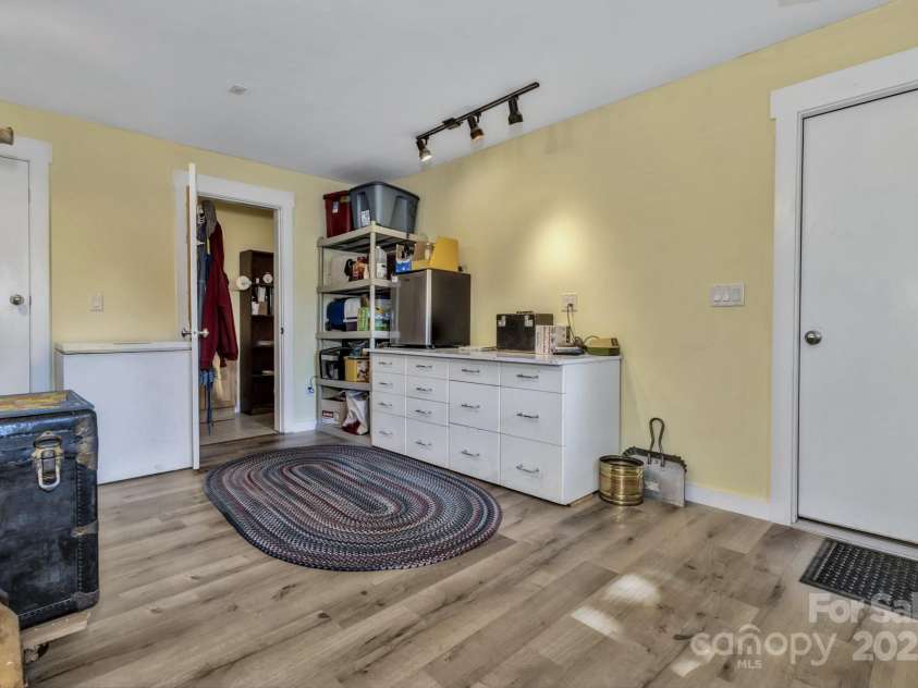 322 Crestview Drive, Black Mountain, NC 28711.  MLS# CAR4228578, YatesRealty ID 10526. 