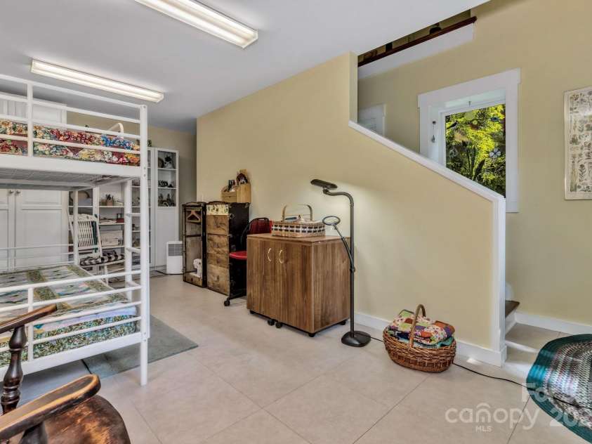 322 Crestview Drive, Black Mountain, NC 28711.  MLS# CAR4228578, YatesRealty ID 10526. 