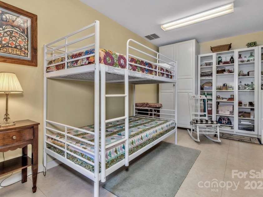 322 Crestview Drive, Black Mountain, NC 28711.  MLS# CAR4228578, YatesRealty ID 10526. 