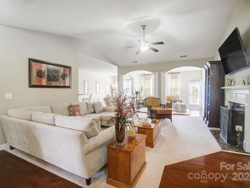 8928 Carneros Creek Road, Charlotte, NC 28214.  MLS# CAR4187090, YatesRealty ID 10527. 