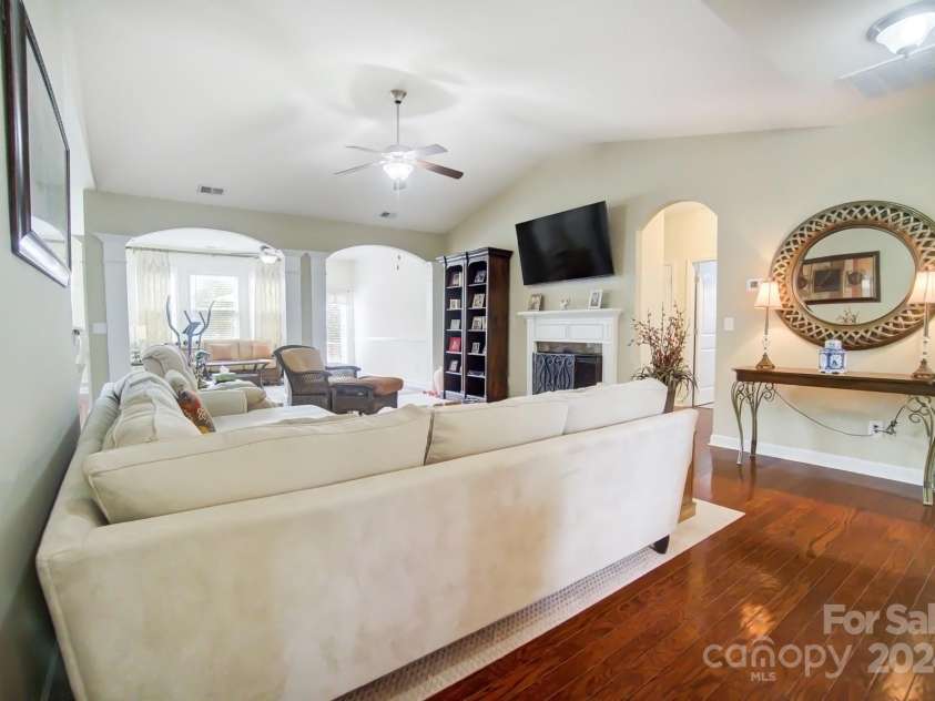 8928 Carneros Creek Road, Charlotte, NC 28214.  MLS# CAR4187090, YatesRealty ID 10527. 