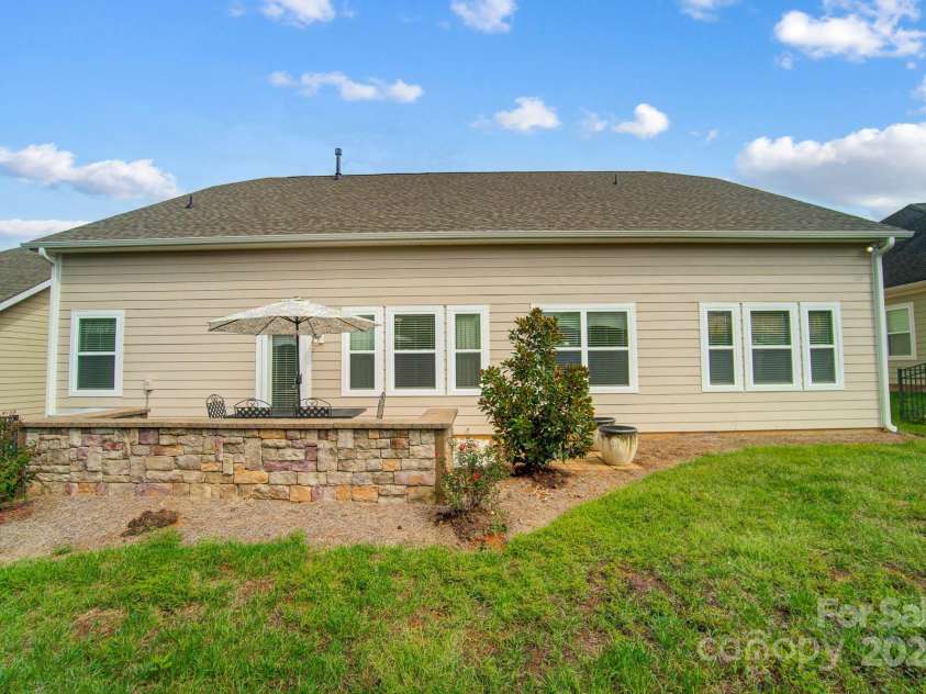 8928 Carneros Creek Road, Charlotte, NC 28214.  MLS# CAR4187090, YatesRealty ID 10527. 