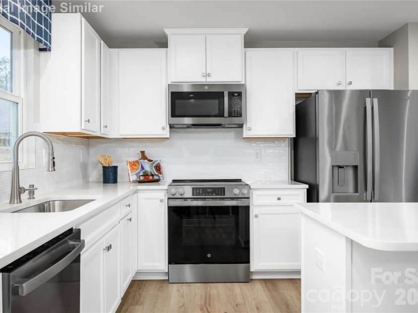 3290 Eller Drive Extension, Hickory, NC 28602.  MLS# CAR4290780, YatesRealty ID 10529. 