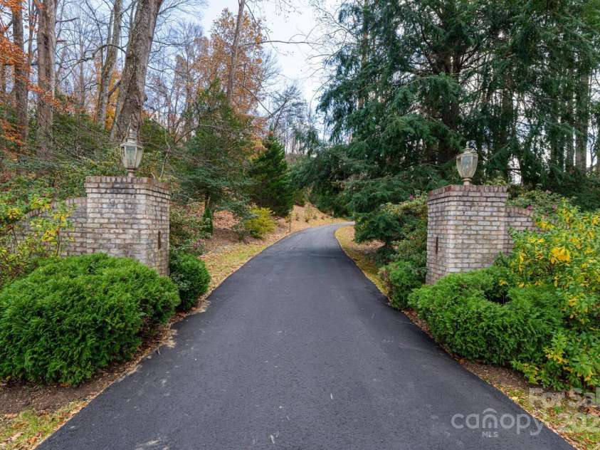 150 Rainbow View Drive, Fletcher, NC 28732.  MLS# CAR4322580, YatesRealty ID 1053. 