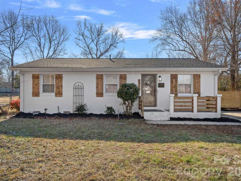 4314 Oak Forest Drive, Charlotte, NC 28215.  MLS# CAR4344817, YatesRealty ID 10530. 