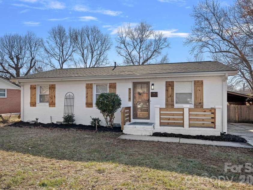 4314 Oak Forest Drive, Charlotte, NC 28215.  MLS# CAR4344817, YatesRealty ID 10530. 
