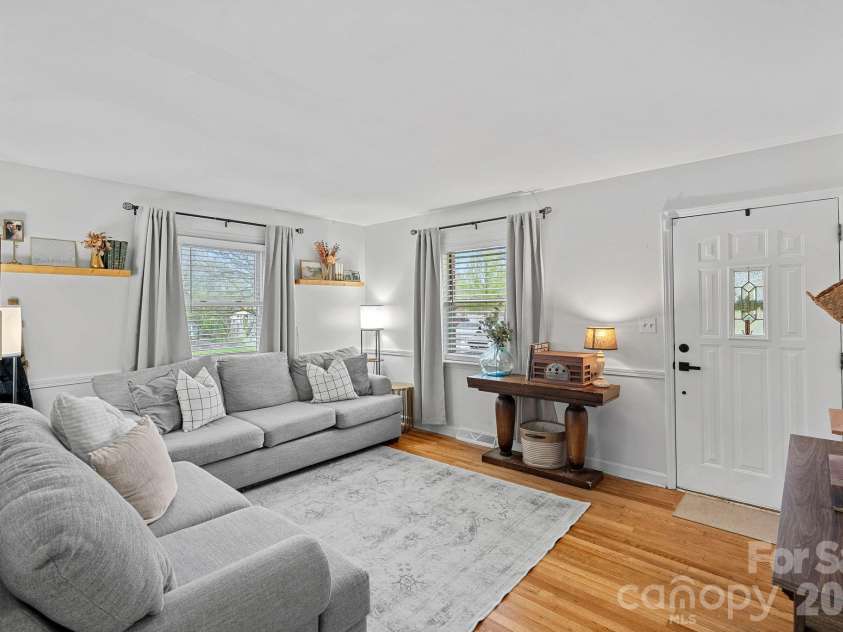 4314 Oak Forest Drive, Charlotte, NC 28215.  MLS# CAR4344817, YatesRealty ID 10530. 