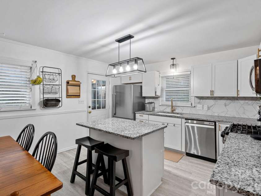 4314 Oak Forest Drive, Charlotte, NC 28215.  MLS# CAR4344817, YatesRealty ID 10530. 