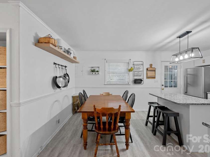 4314 Oak Forest Drive, Charlotte, NC 28215.  MLS# CAR4344817, YatesRealty ID 10530. 