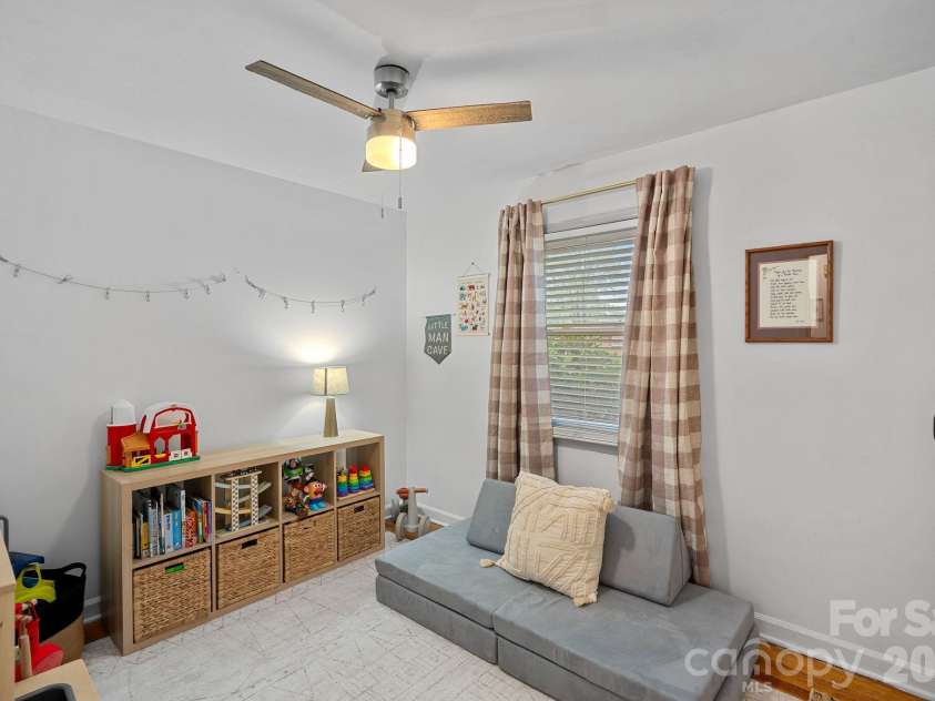 4314 Oak Forest Drive, Charlotte, NC 28215.  MLS# CAR4344817, YatesRealty ID 10530. 
