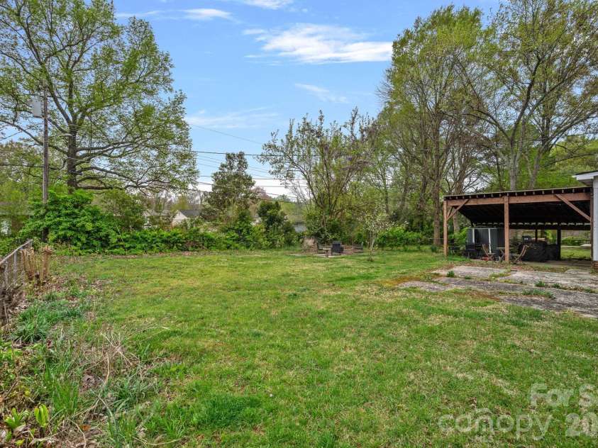 4314 Oak Forest Drive, Charlotte, NC 28215.  MLS# CAR4344817, YatesRealty ID 10530. 