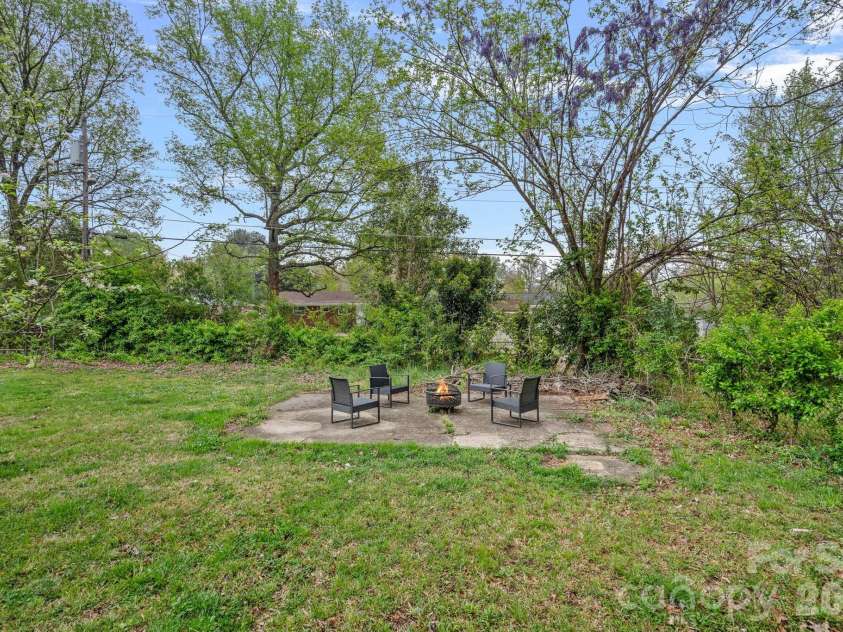 4314 Oak Forest Drive, Charlotte, NC 28215.  MLS# CAR4344817, YatesRealty ID 10530. 