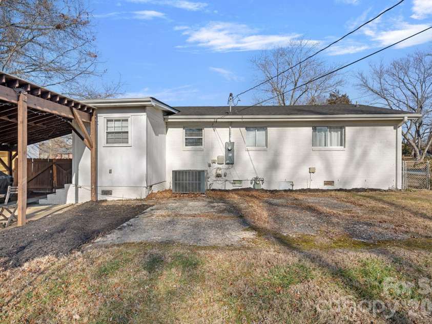 4314 Oak Forest Drive, Charlotte, NC 28215.  MLS# CAR4344817, YatesRealty ID 10530. 