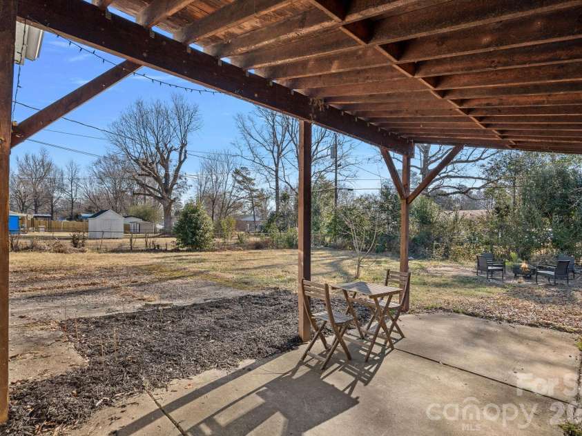 4314 Oak Forest Drive, Charlotte, NC 28215.  MLS# CAR4344817, YatesRealty ID 10530. 