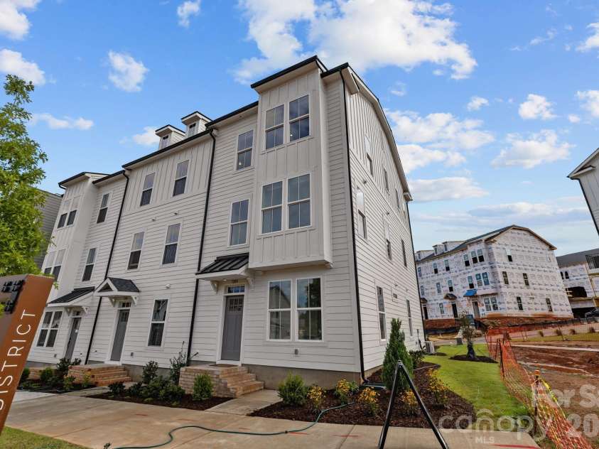 3106 Middle Street, Charlotte, NC 28278.  MLS# CAR4361152, YatesRealty ID 10531. Representative