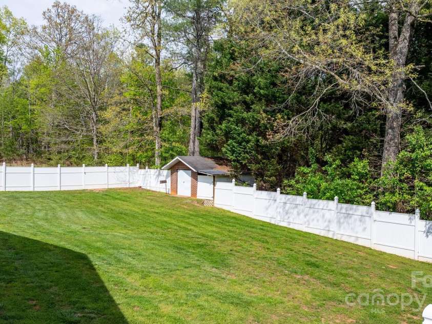 503 Sanford Gragg Road, Hudson, NC 28638.  MLS# CAR4253917, YatesRealty ID 10531. 