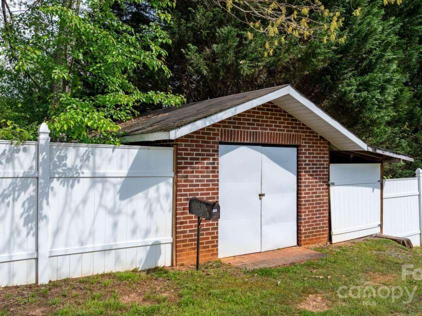503 Sanford Gragg Road, Hudson, NC 28638.  MLS# CAR4253917, YatesRealty ID 10531. 