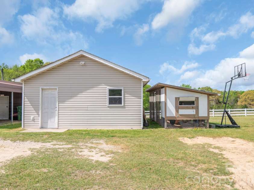 1317 Potter Road, Lancaster, SC 29720.  MLS# CAR4365891, YatesRealty ID 10532. 