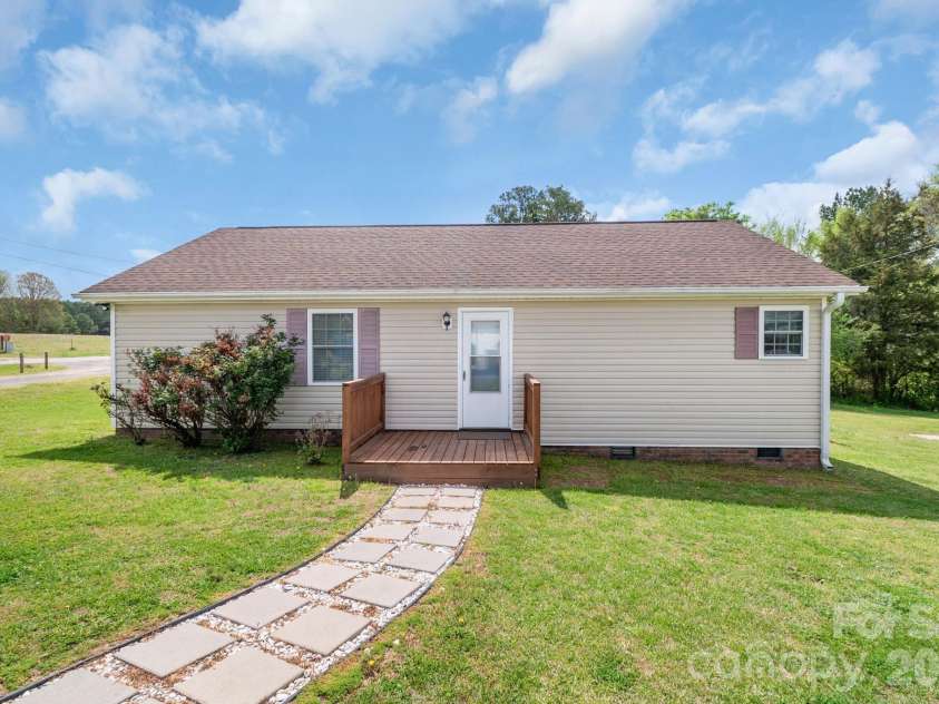 1317 Potter Road, Lancaster, SC 29720.  MLS# CAR4365891, YatesRealty ID 10532. 
