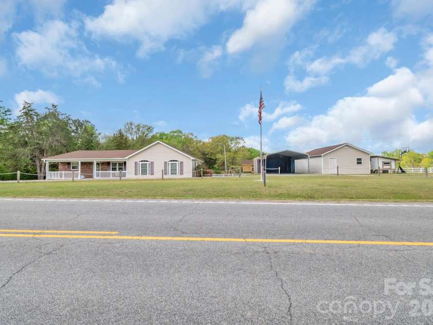 1317 Potter Road, Lancaster, SC 29720.  MLS# CAR4365891, YatesRealty ID 10532. 