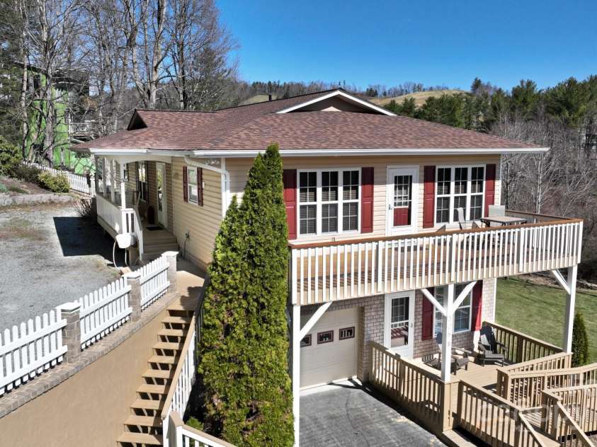 308 Lakeview Drive, Deep Gap, NC 28618.  MLS# CAR4243724, YatesRealty ID 10533. 