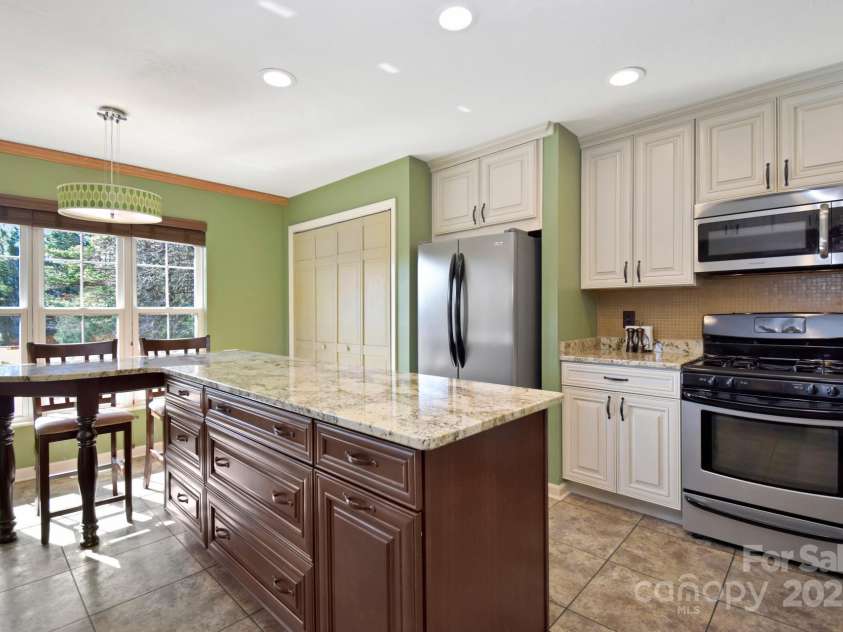 308 Lakeview Drive, Deep Gap, NC 28618.  MLS# CAR4243724, YatesRealty ID 10533. 