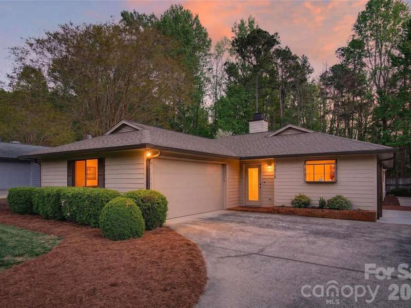 9018 St Lucia Lane, Charlotte, NC 28277.  MLS# CAR4363667, YatesRealty ID 10533. 