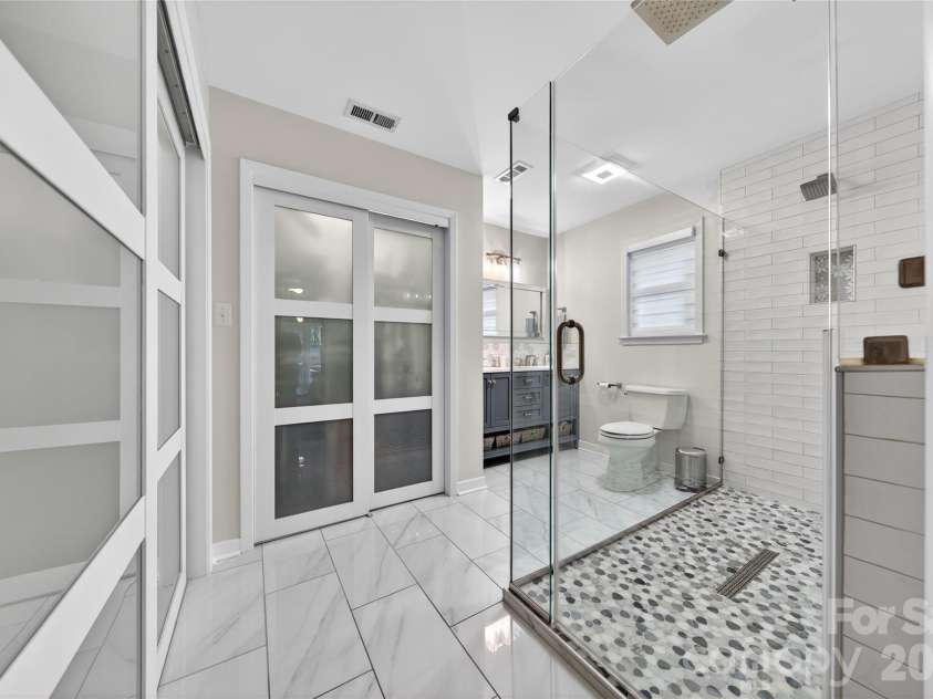9018 St Lucia Lane, Charlotte, NC 28277.  MLS# CAR4363667, YatesRealty ID 10533. 